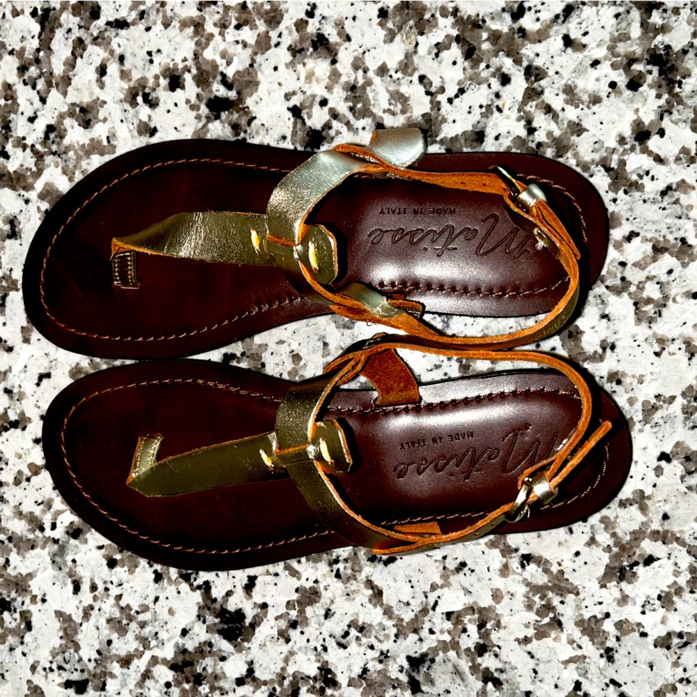 Matisse Gold Leather Thong Sandal 8M